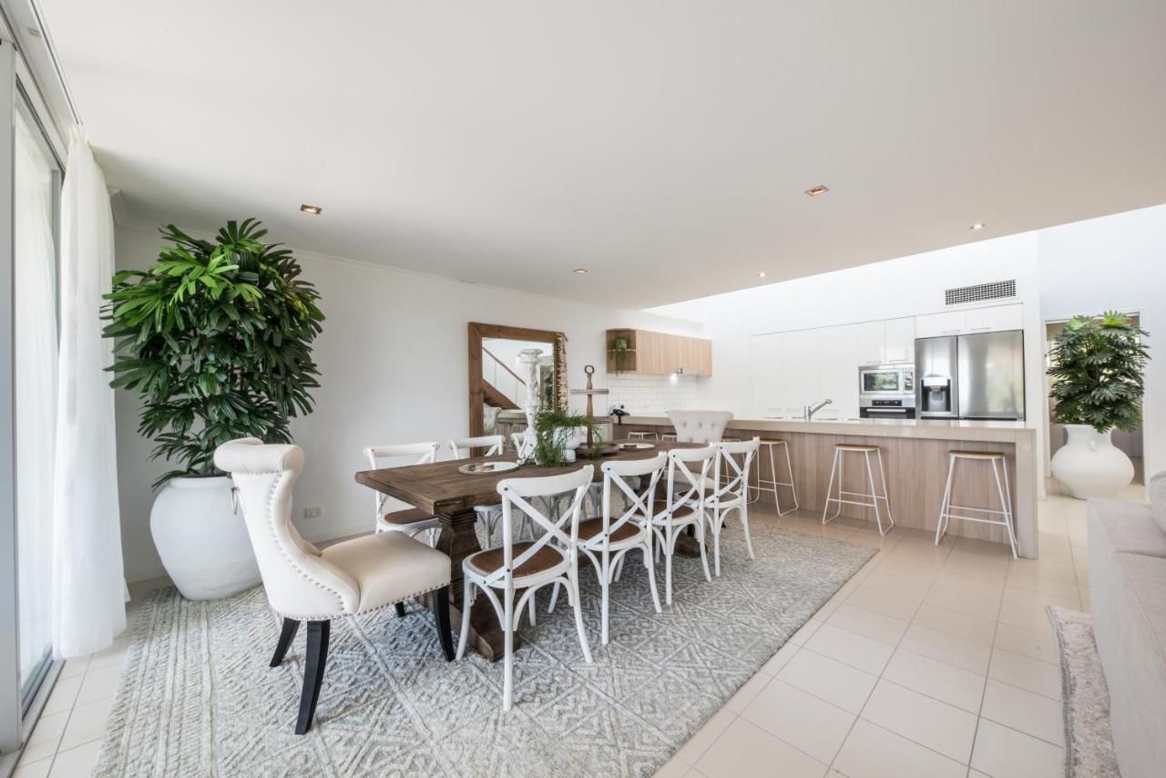 شاطئ إيرلي At Marina Shores المظهر الخارجي الصورة A staged dining room