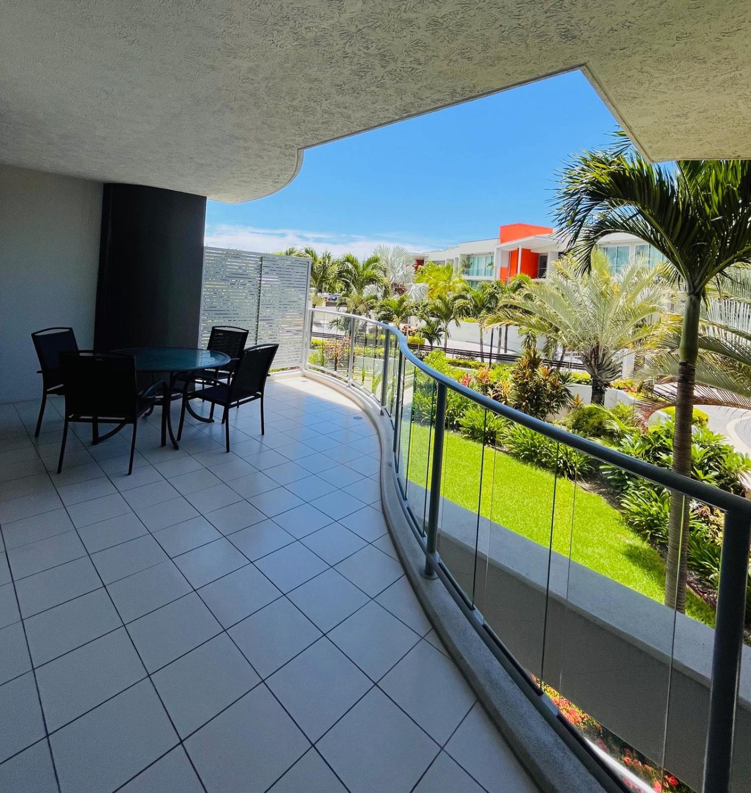 شاطئ إيرلي At Marina Shores المظهر الخارجي الصورة Balcony of a condo in Florida