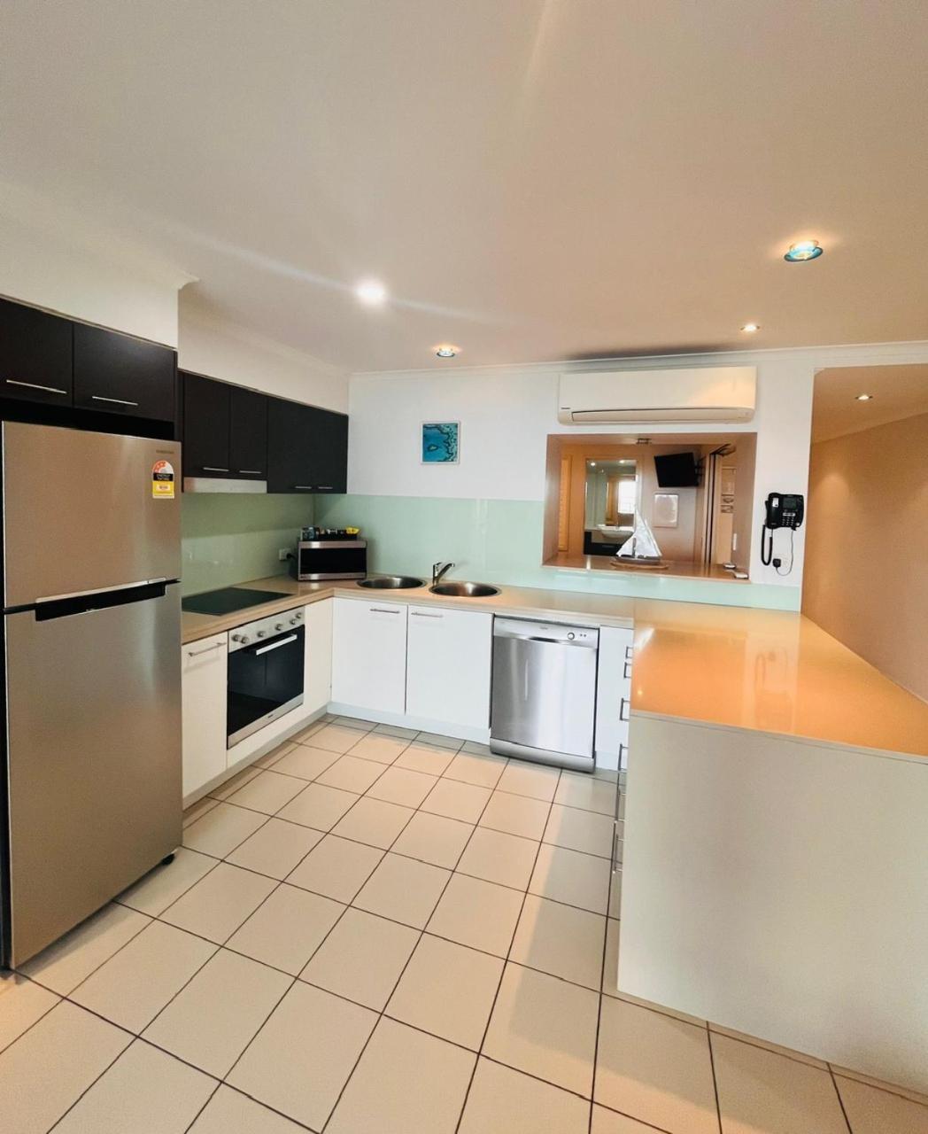 شاطئ إيرلي At Marina Shores المظهر الخارجي الصورة A modern Australian kitchen